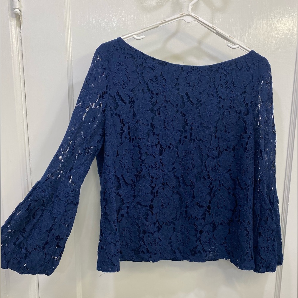 Navy lace shirt with puff sleeves